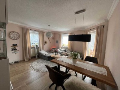 WG geeignete sehr helle 3,5-Zimmer-Wohnung mit Balkon