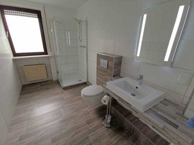exklusive,Superschöne, geräumige, sanierte 2,5Zi. Hochparterre Wohg.im Grünen(3,5Zi. möglich) 4% AfA