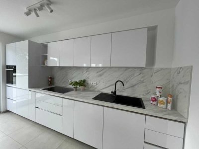 Neuwertige 2-Zimmer Dachgeschoss Wohnung mit Balkon in Mainz-Weisenau