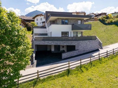 Modernes Doppelhaus mit Terrasse in Oberperfuss
