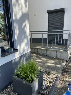 Vollständig renovierte 2-Zimmer-Wohnung mit Terrasse in Köln