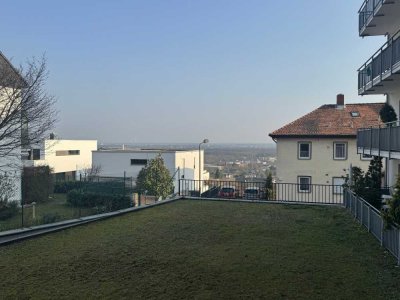 Schön gelegene Hochparterre-Wohnung mit Weitblick am Villaberg!