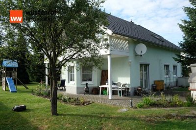 Wohnoase mit Weitblick – Charmantes Einfamilienhaus mit Einlieger-Bungalow auf traumhaft großem Grun