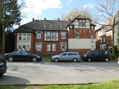 Großzügige Familienwohnung in schöner Lage! Einzugsbereit neu renoviert für Sie !