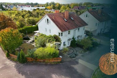 Wohnoase mit Gartenidylle – Doppelhaushälfte mit Teich und Vollkeller