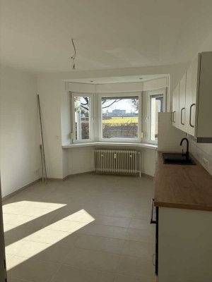 Renovierte EG-Wohnung mit Garten, neuer Einbauküche & großem Wohn-Essbereich