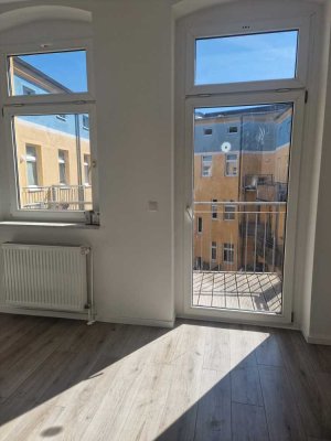 Attraktive und vollständig renovierte 2-Zimmer-Wohnung mit Balkon in Magdeburg