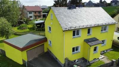 Farbenfrohes Ein-/Zweifamilienhaus in ruhiger Lage