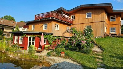 Exklusives Massivholz-Haus mit vielseitiger Nutzung in idyllischer Lage
