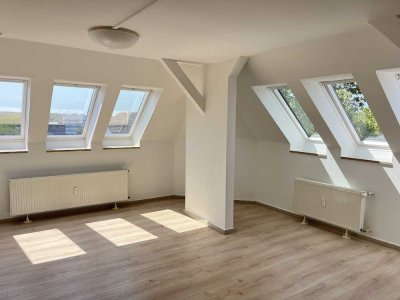 Freies WG-Zimmer im Dachgeschoss verfügbar! Ideal für Studenten und Azubis!