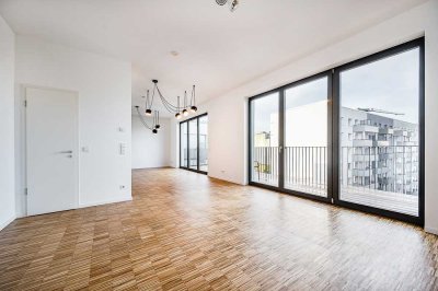 Elegantes Penthouse in Mitte mit 360°Panorama, private Rooftop-Terrasse & zwei Sonnenbalkone