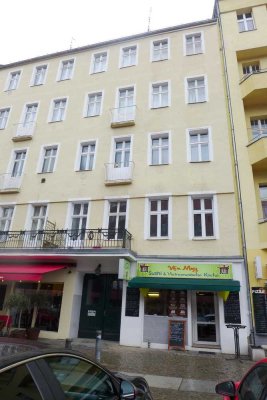Helle, hochwertig möblierte 1 Zimmer Wohnung im Stuckaltbau