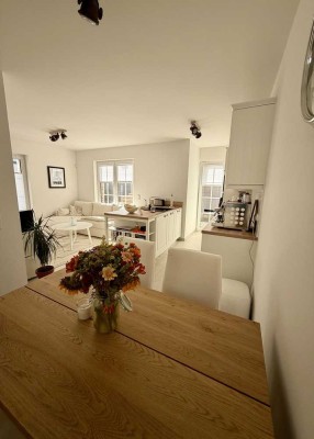 Neuwertige 2-Zimmer-Wohnung mit Balkon und Einbauküche in Grömitz