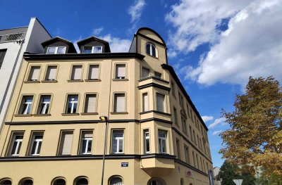 Charmante 3-Zimmer-Altbauwohnung in begehrter Lage mit Wachstumspotential