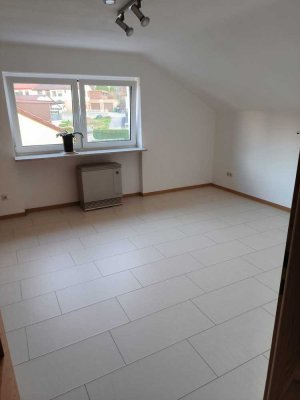Helle 2-Zimmer-Dachgeschosswohnung in Hohenklingen