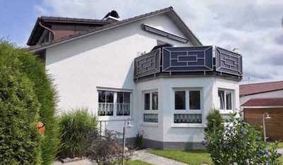 Grosszügiges Einfamilienhaus mit moderner 95 qm Einliegerwohnung
