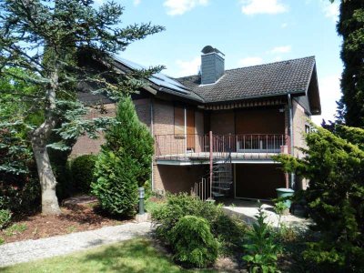 gepflegtes 5-Zimmer-Einfamilienhaus mit 2 Bädern, Kamin und Balkon