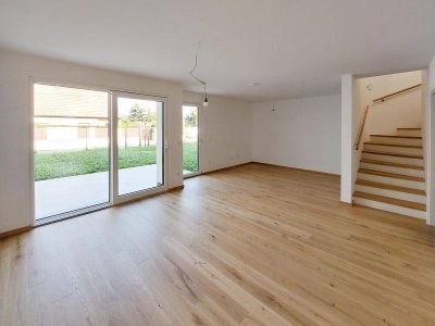 Nur 170m vom Badeteich Hirschstetten. Modernes Reihenhaus mit Garten und Vollunterkellerung