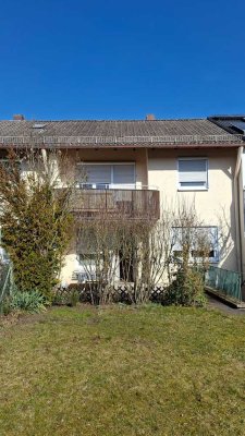 Charmantes Reihenmittelhaus mit Südgarten, Balkon & Garage in ruhiger Lage von Ansbach