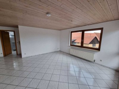 ***Schöne 3-Zi.DG-Maisonettewohnung mit Loggia, EBK und Stellplatz in Filderstadt-Sielmingen***