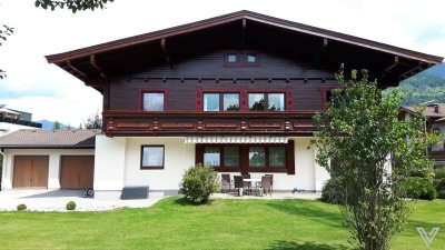 Gepflegtes Zweifamilienhaus mit großem Grundstück in Bruck an der Glocknerstraße
