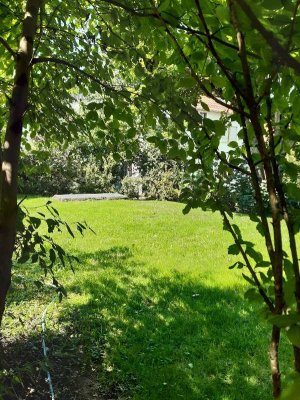 Geschmackvolle,renovierte 2-Zimmer-EG-Wohnung Zentral in Zuffenhausen, mit Terasse & Gartennutzung