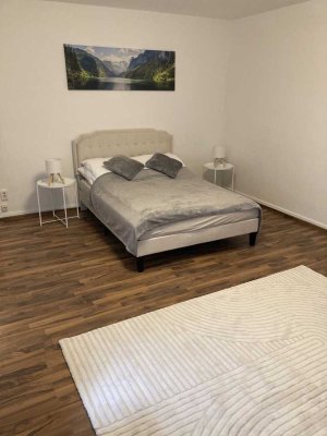 Neues, möbliertes Apartment in zentraler Lage mit EBK / TV!