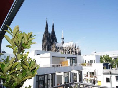 Köln-Dom: Große Penthouse-Maisonette mit Dachterrasse, Balkon, Stellplatz und: Domblick!!