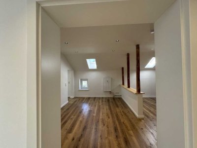 Hochwertig sanierte, helle Wohnung im Dachgeschoss mit Einbauküche und Garten in Iserlohn