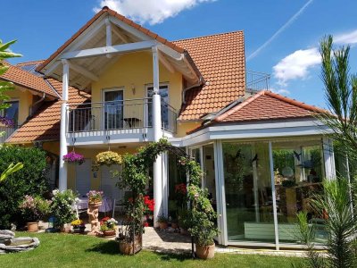 Mediterranes Wohnglück: Hochwertige Doppelhaushälfte in bester Lage von Bad Krozingen