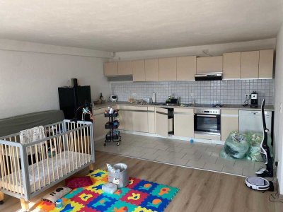Sanierte 3-Zimmer-Wohnung mit Küche Balkon Aufzug