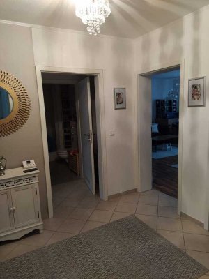 Gut geschnittene 3-Zimmerwohnung plus Garage im soliden gepflegten Mehrfamilienhaus