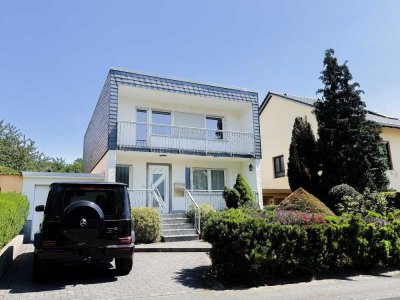 Sanierungsbedürftiges Bauhaus-Stil-Juwel der 70ger Jahre mit Traumgarten in bester Lage von B
