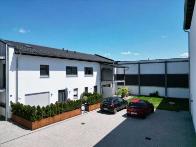 Großzügiges Wohnen: neuwertige 3 Zimmer-Wohnung mit Balkon