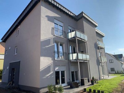 Kleinottweiler, freundliche 2-Zimmer-Dachgeschosswohnung mit Balkon und EBK