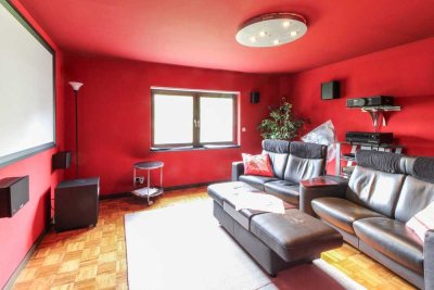 Stilvolles EFH mit extravaganter, großzügiger Raumaufteilung inkl. Sauna, Kino und großem Garten