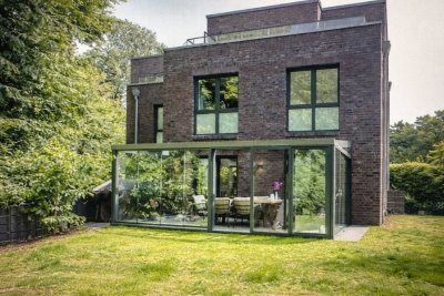 Stilvolle Erdgeschosswohnung mit Südterrasse und großem privaten Gartenteil