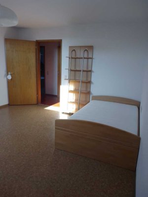 Erstbezug nach Sanierung mit Balkon und Einbauküche: Exklusive 4-Raum-DG-Wohnung in Nürtingen