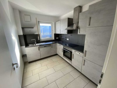 Wunderschöne, TOP-geflegte 3. Zi. ETW mit großem Balkon und Einbauküche