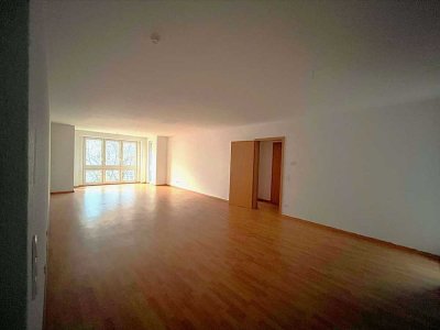 Urbanes Wohnen mit Flair – Helle Wohnung mit Balkon im Herzen der Stadt