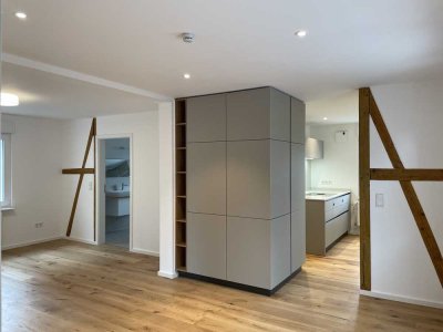 Stilvolle, kernsanierte 4-Zimmer-OG-Wohnung mit EBK inkl. ausgeb. Dachgeschoss und eigenem Garten