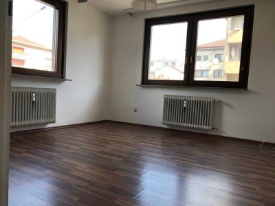 Sonnige 3 Zi. Wohnung für WG oder Einzelperson