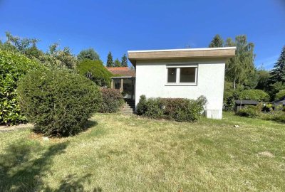 Leben wo andere Urlaub machen! Sanierungsbedürftiges Wohnhaus mit Anbau, Wintergarten und Garage