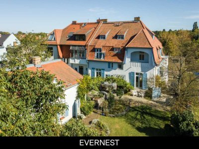 Historic villa on the waterfront – timeless, charming, unique