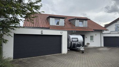 Großzügige und energiesparende Doppelhaushälfte in Südhanglage inklusive Doppelgarage zu vermieten
