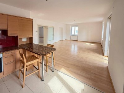 ZENTRUM | 3-Zimmer-Wohnung | Balkon