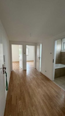 Erstbezug nach Sanierung: Helle 3,5-Zi-Wohnung mit zwei Balkonen in Duisburg-Buchholz
