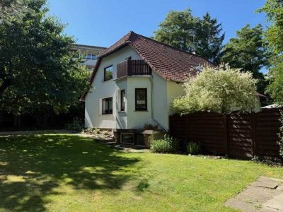 Gepflegtes Einfamilienhaus mit Einliegerwohnung  in zentraler Lage