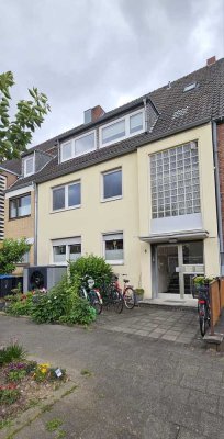 Sehr schöne 3-Zimmer-Wohnung mit Balkon und Garage