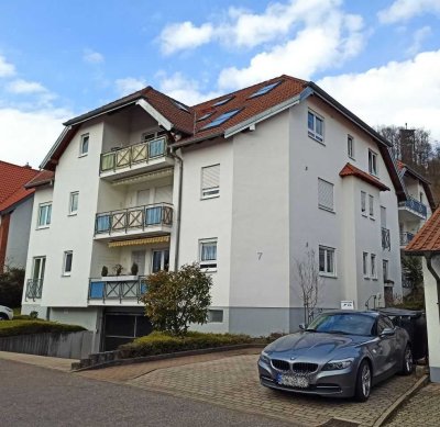 Modern geschnittene 2-Zimmer-DG-Wohnung mit Balkon in Bad Bergzabern
